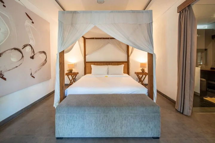 Кута: Colorful Private Villa 3 BR, Seminyak With Staff