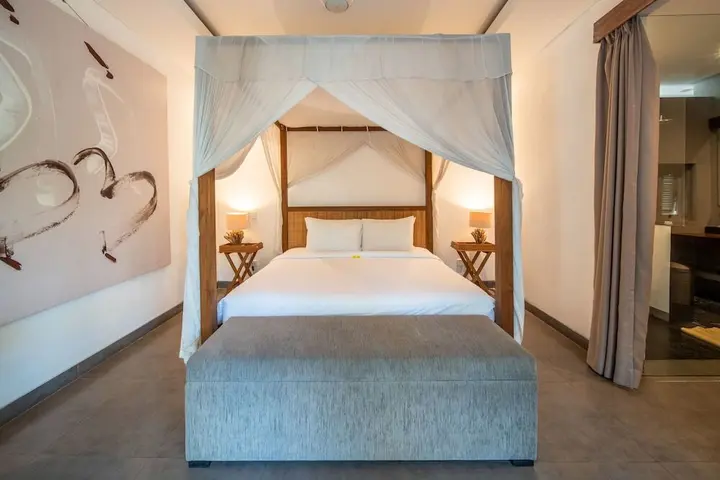 Кута: Colorful Private Villa 3 BR, Seminyak With Staff