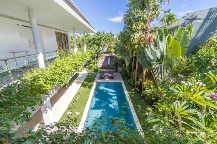 Кута: Colorful Private Villa 3 BR, Seminyak With Staff