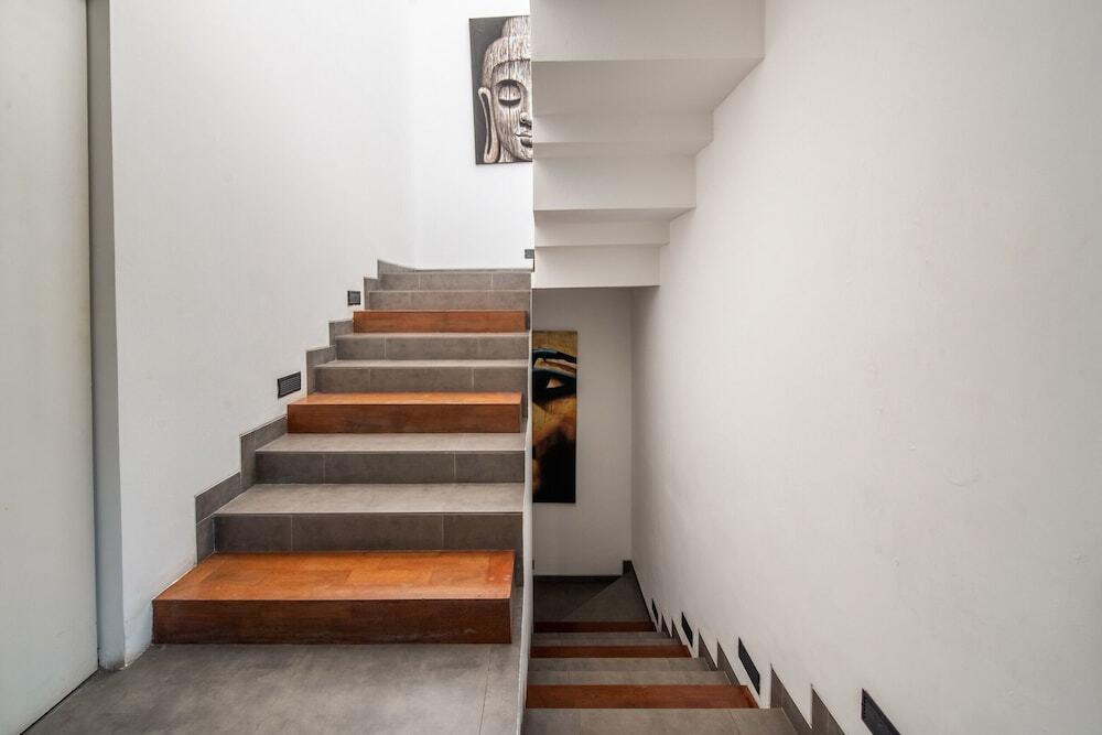 Кута: Colorful Private Villa 3 BR, Seminyak With Staff
