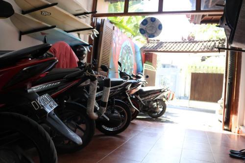 Чангу: Beachbums Berawa Hostel