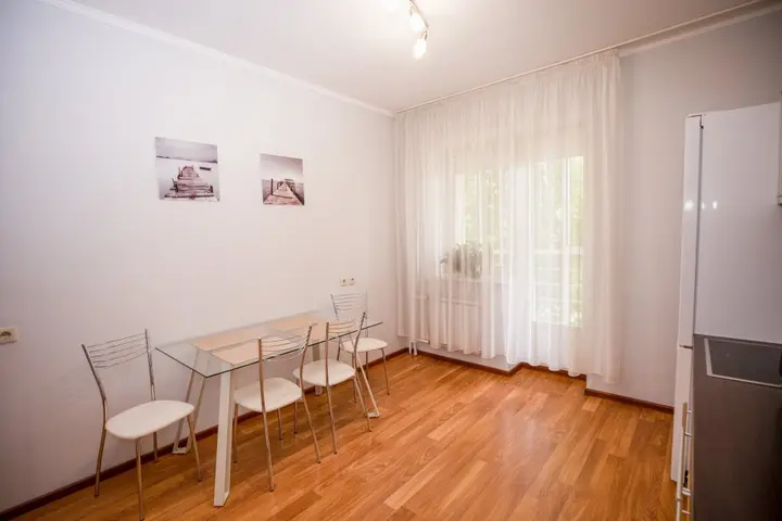 Красноярск: Апартаменты Авиаторов 25