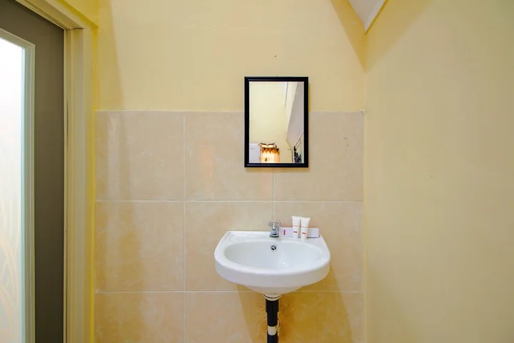 Депок: Grand Monica by OYO Rooms