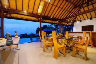 Сукасада: 2 BR Villa With Fantastic Ocean View, Lovina With Staff