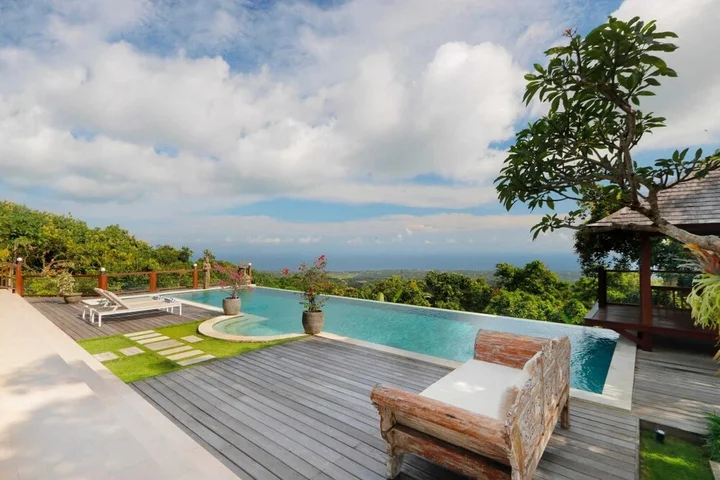 Сукасада: 2 BR Villa With Fantastic Ocean View, Lovina With Staff
