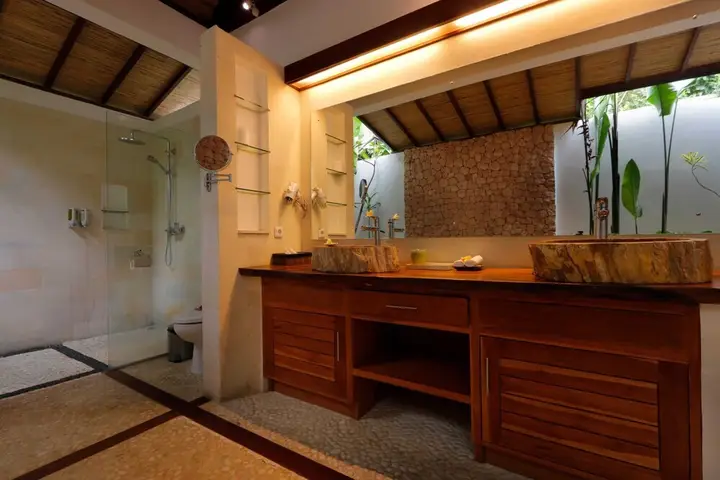 2 BR Villa With Fantastic Ocean View, Lovina With Staff — фото 1