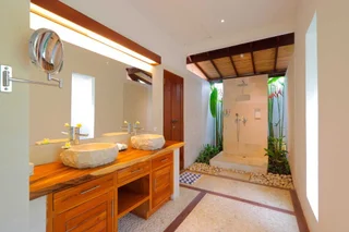 Сукасада: 2 BR Villa With Fantastic Ocean View, Lovina With Staff