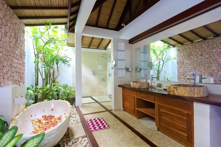 Сукасада: 2 BR Villa With Fantastic Ocean View, Lovina With Staff