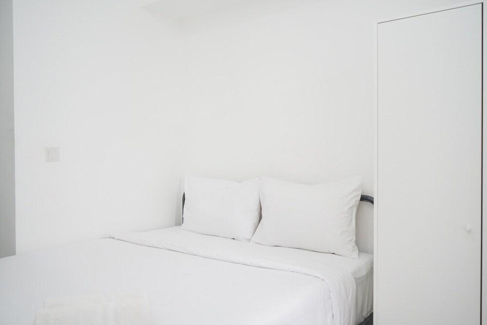 Legok: Wonderful Studio Apartment With City View At M-Town Residence