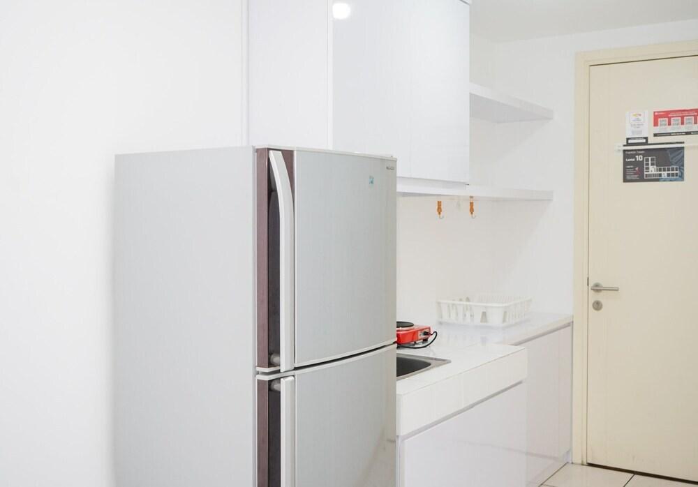 Legok: Wonderful Studio Apartment With City View At M-Town Residence
