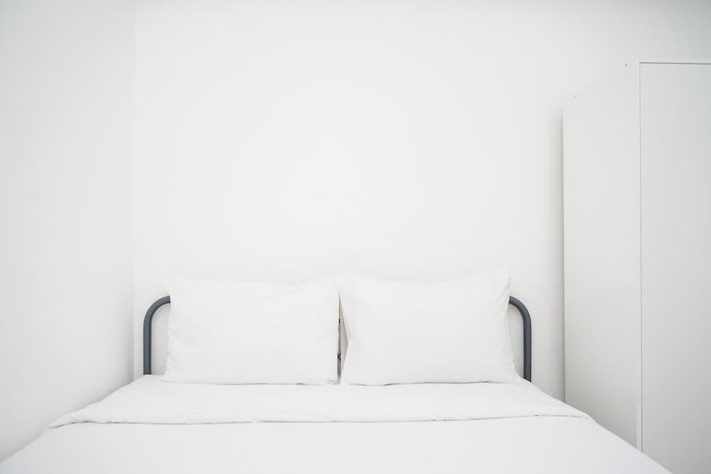 Legok: Wonderful Studio Apartment With City View At M-Town Residence