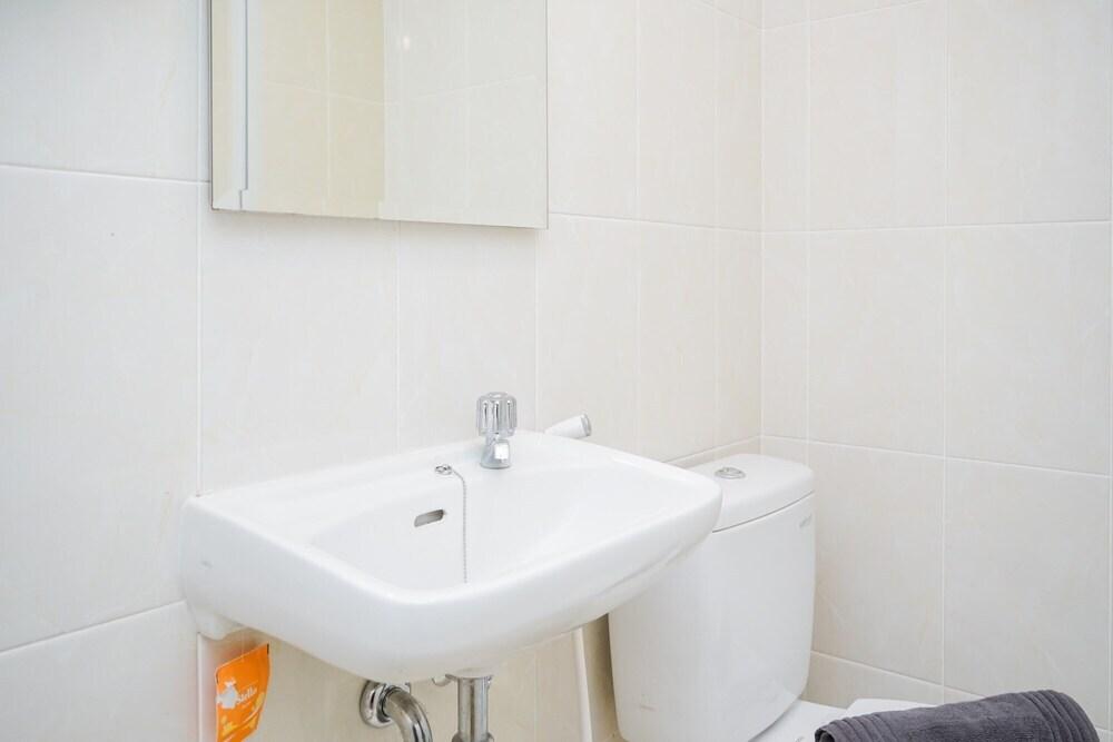 Legok: Wonderful Studio Apartment With City View At M-Town Residence