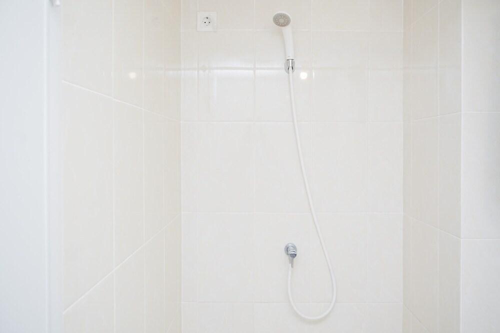 Legok: Wonderful Studio Apartment With City View At M-Town Residence