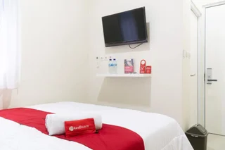 Legok: RedDoorz @ Garden Boulevard Citra Raya Tangerang