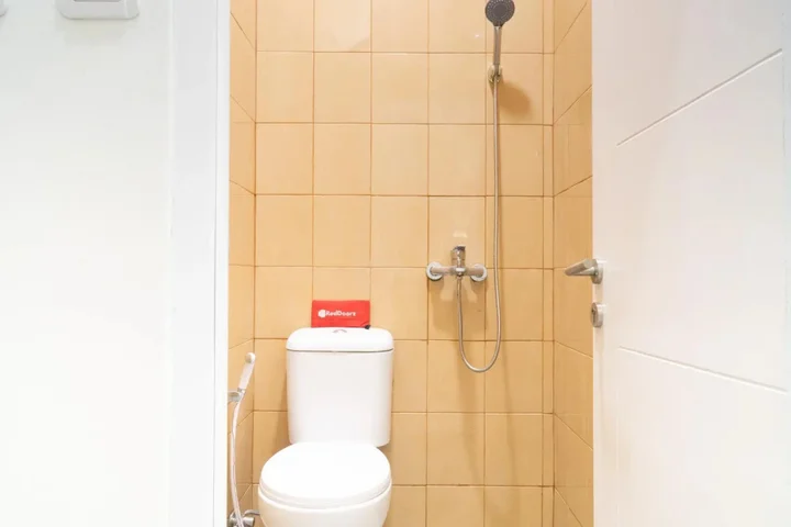 Legok: RedDoorz @ Garden Boulevard Citra Raya Tangerang