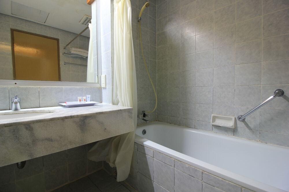 Пеканбару: Capital O 1583 Mutiara Merdeka Hotel