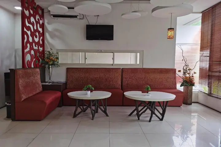 Сурабая: OYO 90075 Feliz Hotel