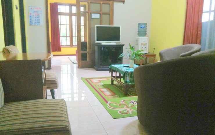 Бату: Three Bedroom (front) at Villa Trunojoyo 50