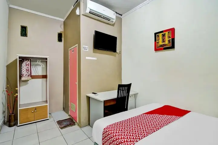 Караванг: OYO 90222 Lafa Park Syariah