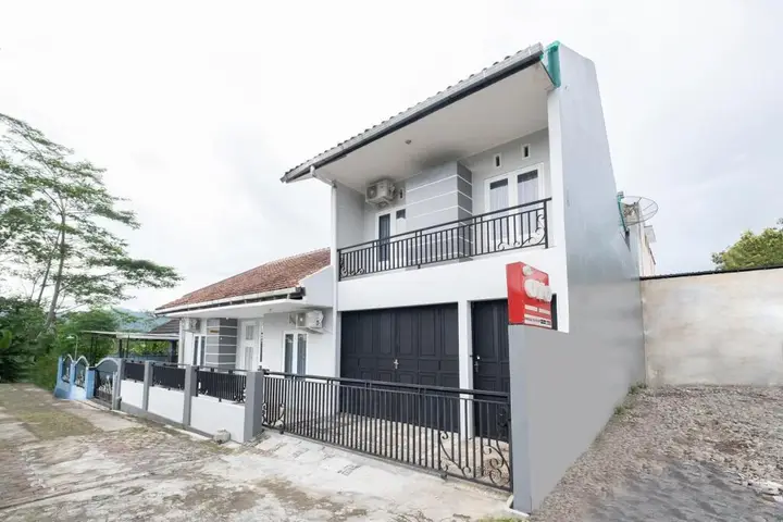 OYO 2727 Nareswari Guest House — фото 1