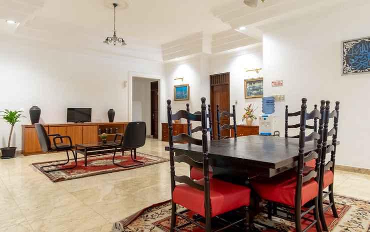 Медан: Oyo Life 2843 Raz House Syariah