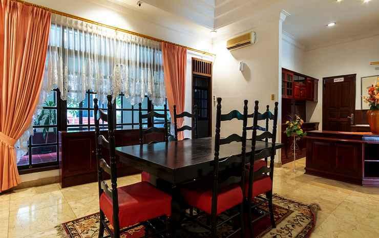 Медан: Oyo Life 2843 Raz House Syariah