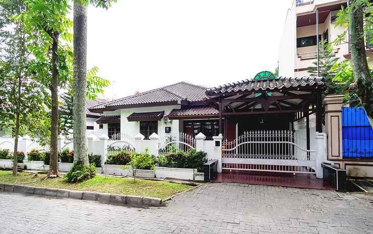 Медан: Oyo Life 2843 Raz House Syariah