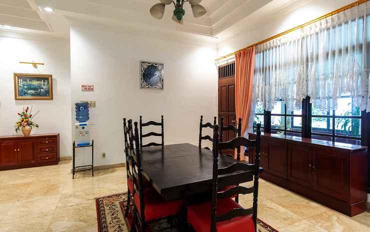 Медан: Oyo Life 2843 Raz House Syariah