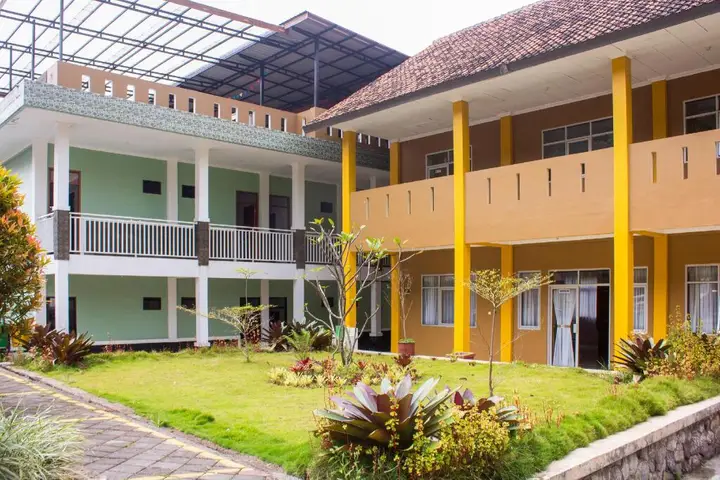 OYO 3699 Edotel Smkn 1 Cipanas Syariah — фото 1