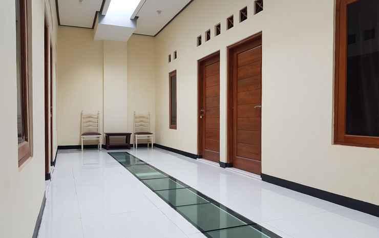 Суракарта: Oyo 3347 Latansa Luxury Syariah