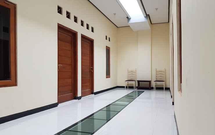 Суракарта: Oyo 3347 Latansa Luxury Syariah
