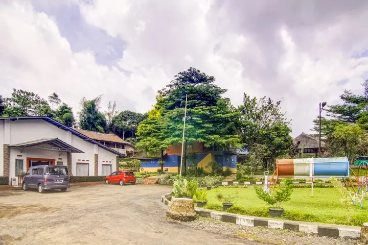 Барос: Villa Anyelir Yustik