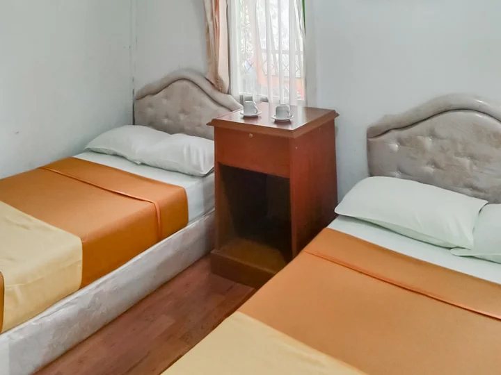 Барос: Villa Anyelir Yustik