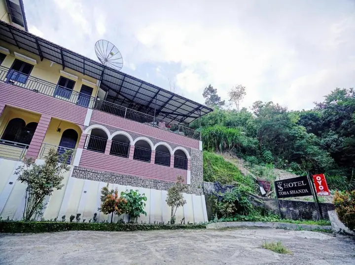 Озеро Тоба: OYO 90331 Hotel Toba Shanda