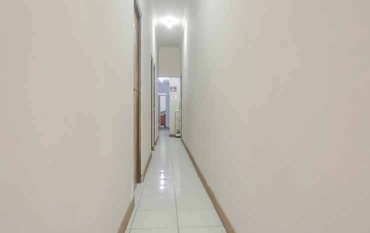 Медан: OYO 90338 Rumah Yasmin Syariah