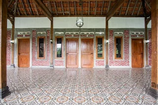 Батуретно: OYO 90354 Ndalem Sabine Syariah