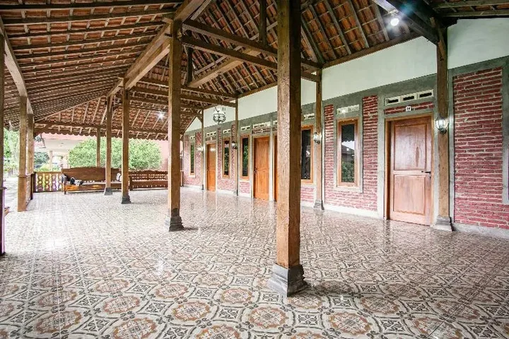 Батуретно: OYO 90354 Ndalem Sabine Syariah