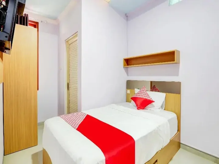 Суракарта: OYO 90373 Griya Nira 3 Syariah Putri