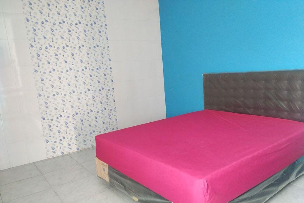 Сурабая: OYO 90439 Dkp 32