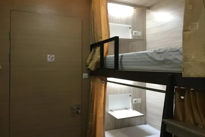 Понтианак: The Colour Hostel