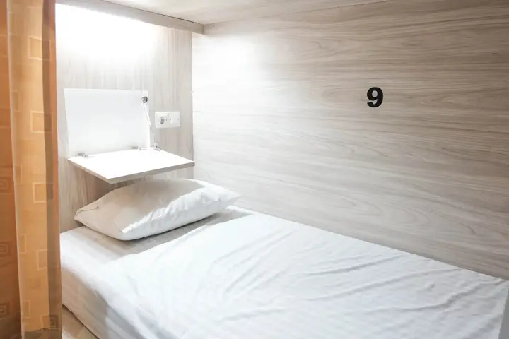 Понтианак: The Colour Hostel