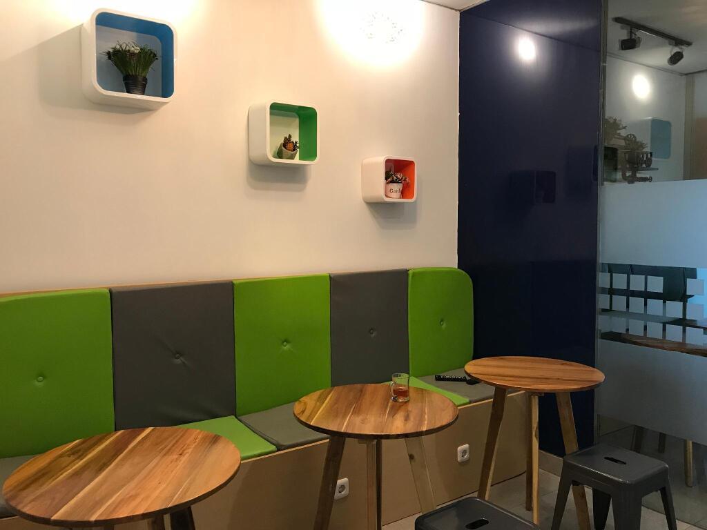 Понтианак: The Colour Hostel