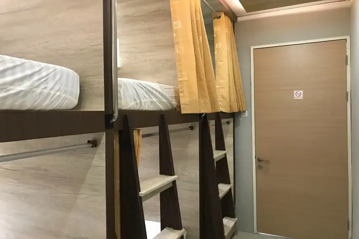 Понтианак: The Colour Hostel