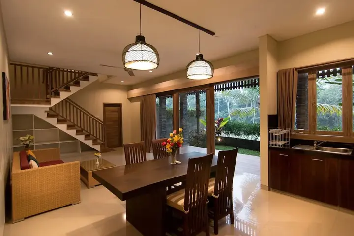 Тегаллаланг: Niniku villa