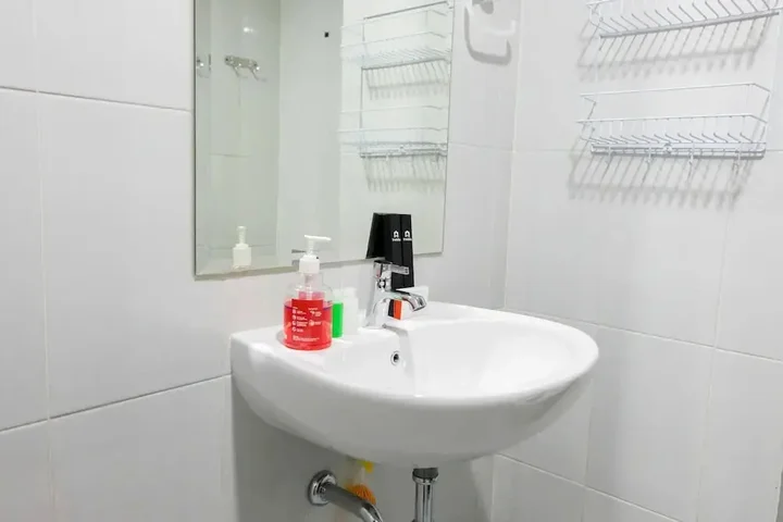 Legok: Modern & Comfy Studio @ Casa De Parco Apartment