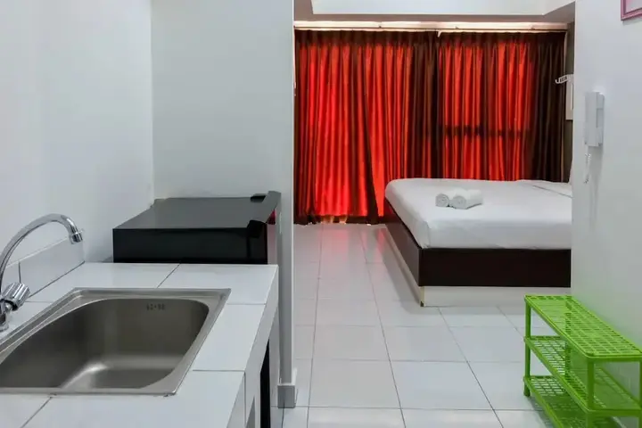 Legok: Modern & Comfy Studio @ Casa De Parco Apartment