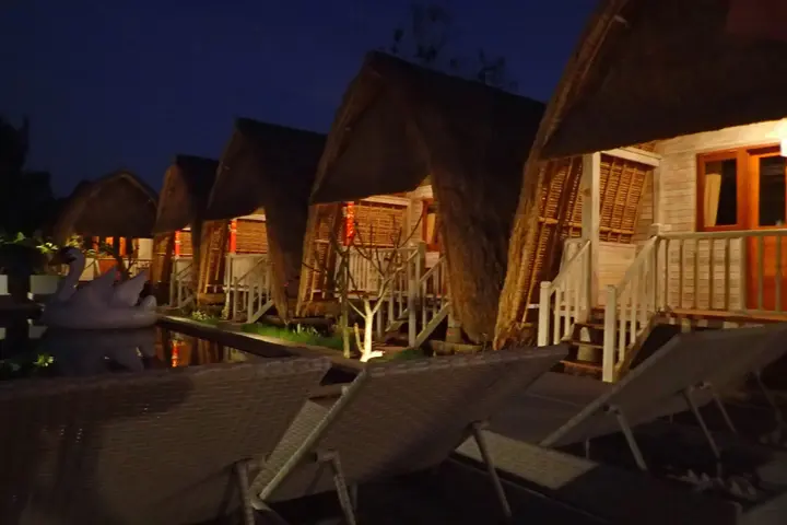 Лембонган-Айленд: Honeybee Huts