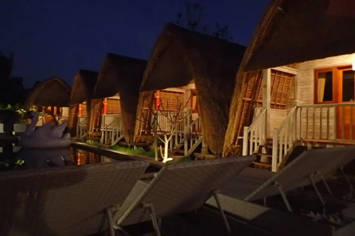 Лембонган-Айленд: Honeybee Huts