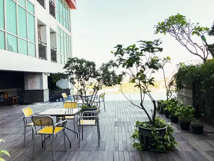 Сурабая: Relaxing Studio Apartment at Tamansari Papilio