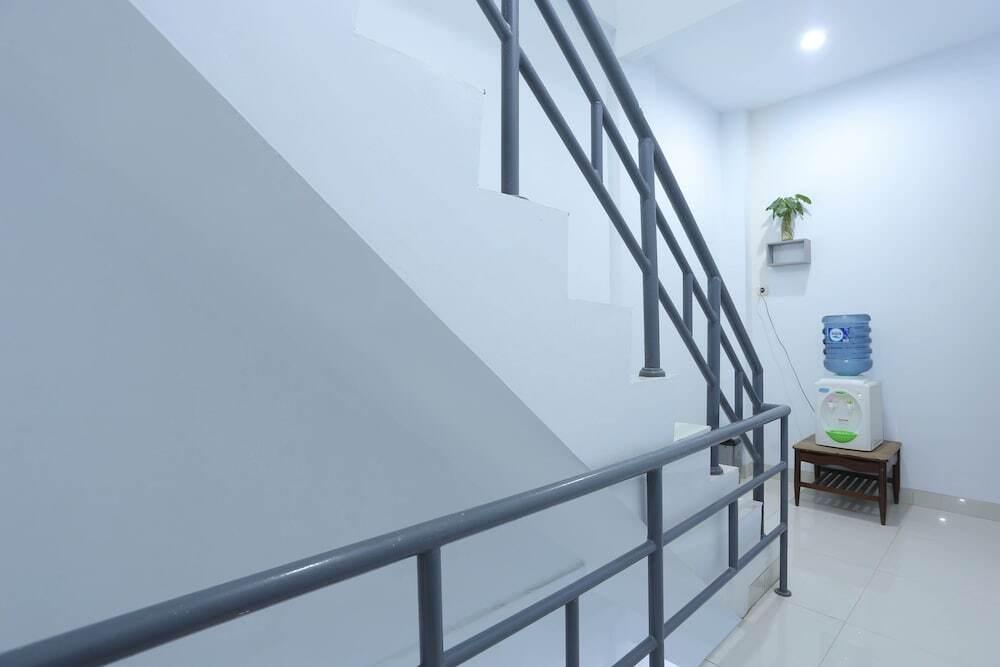 Джакарта: Ratana Cengkareng